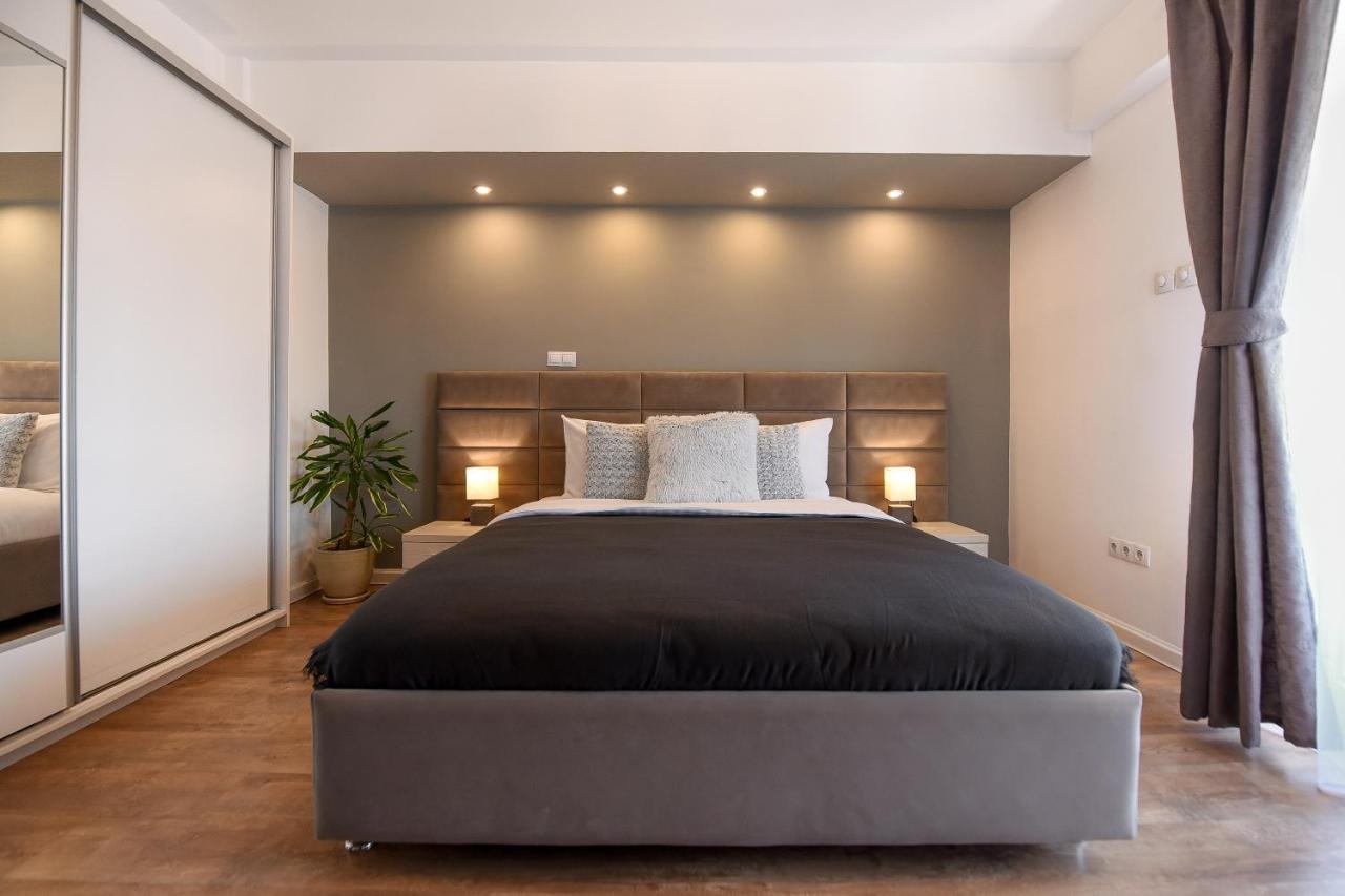 Chic Accommodation With Breathtaking Views Over Calea Victoriei - Your Central Heaven Bukarest Kültér fotó