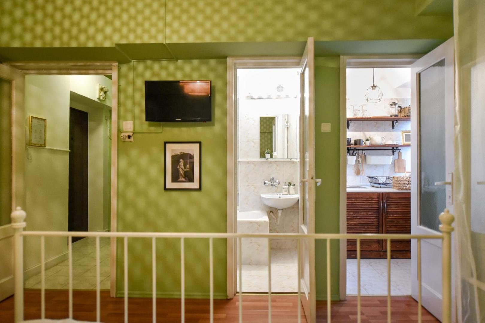 Chic Accommodation With Breathtaking Views Over Calea Victoriei - Your Central Heaven Bukarest Szoba fotó