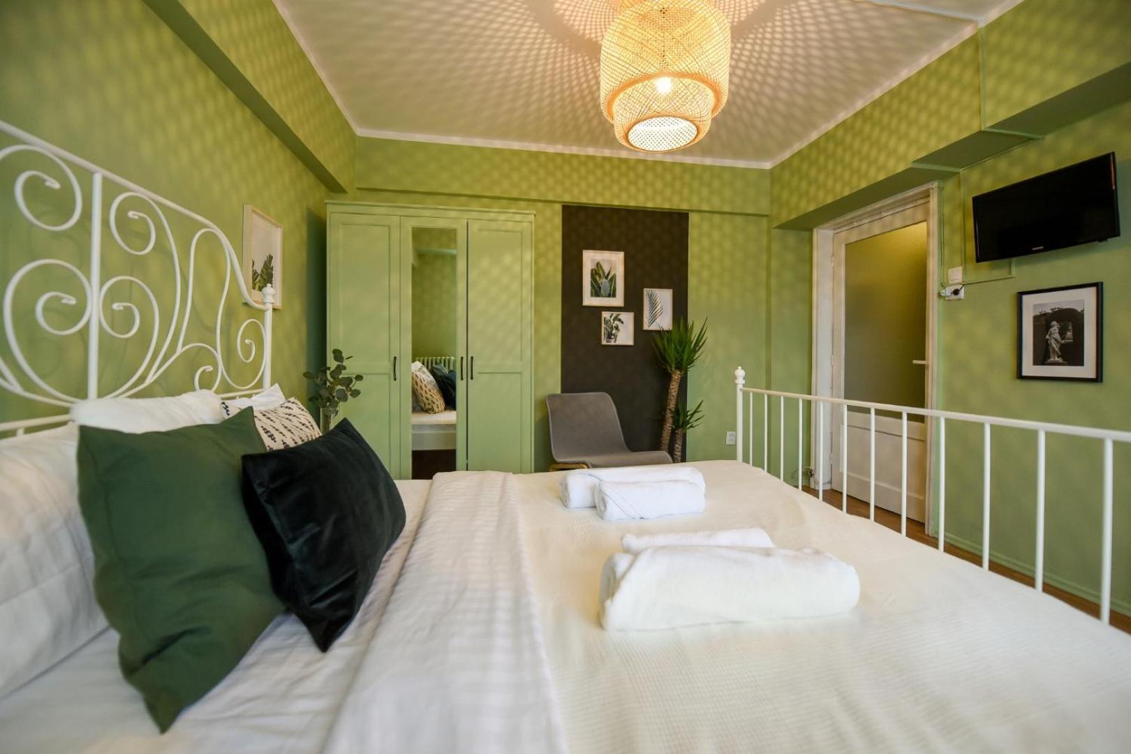 Chic Accommodation With Breathtaking Views Over Calea Victoriei - Your Central Heaven Bukarest Szoba fotó