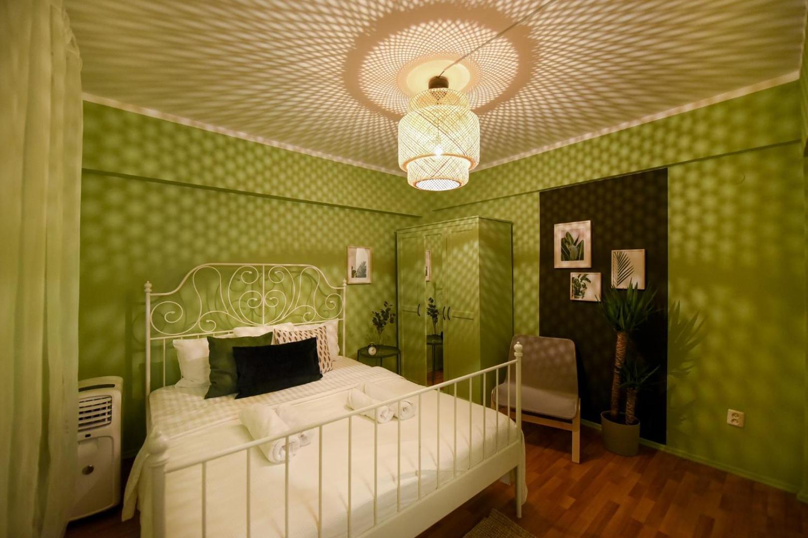 Chic Accommodation With Breathtaking Views Over Calea Victoriei - Your Central Heaven Bukarest Szoba fotó